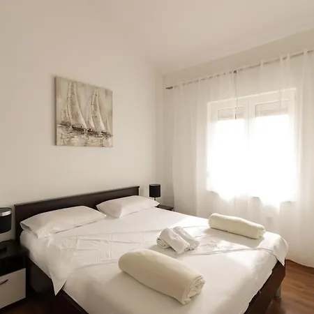 Antonela Biograd Na Moru