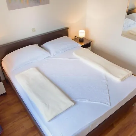 公寓 Antonela 比奥格勒·纳·莫鲁