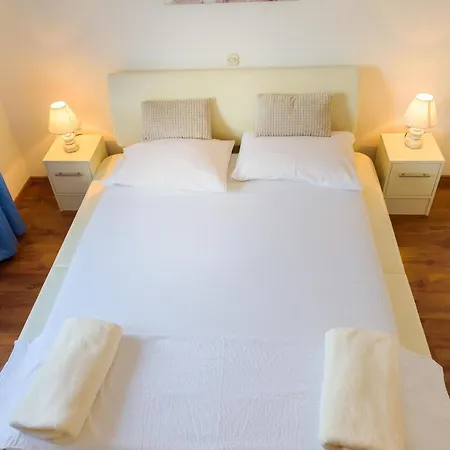 Antonela 比奥格勒·纳·莫鲁