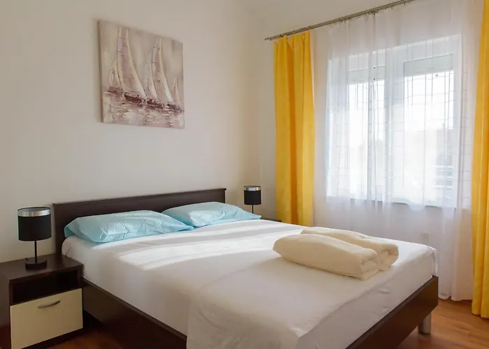 Antonela דירה ביוגראד נה מורו